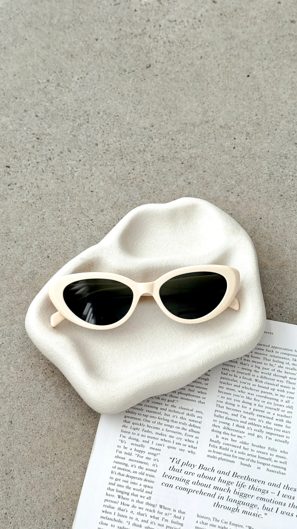 The Sweeney Sunglasses - Ivory / Green