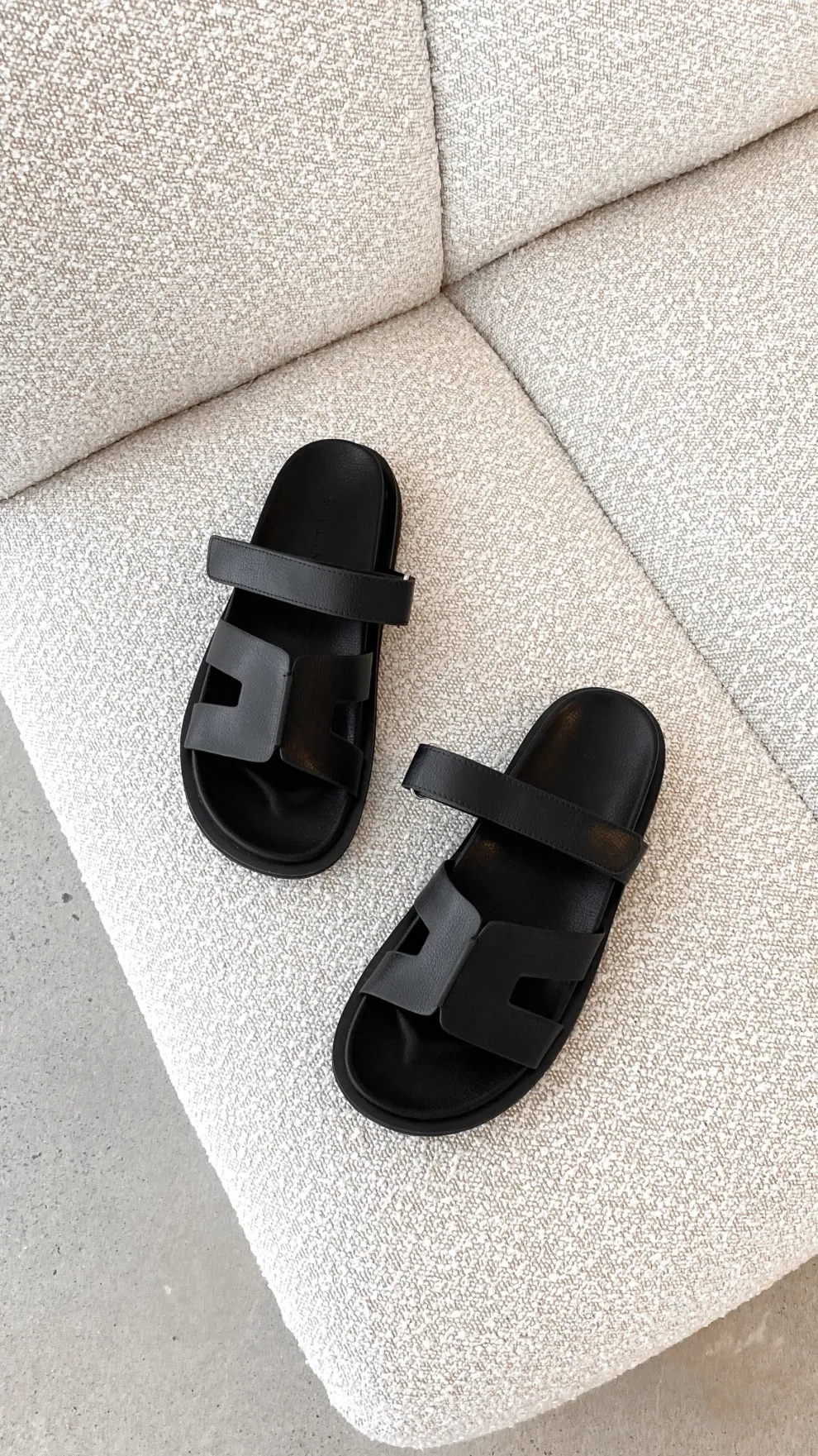 Theon Slides - Black