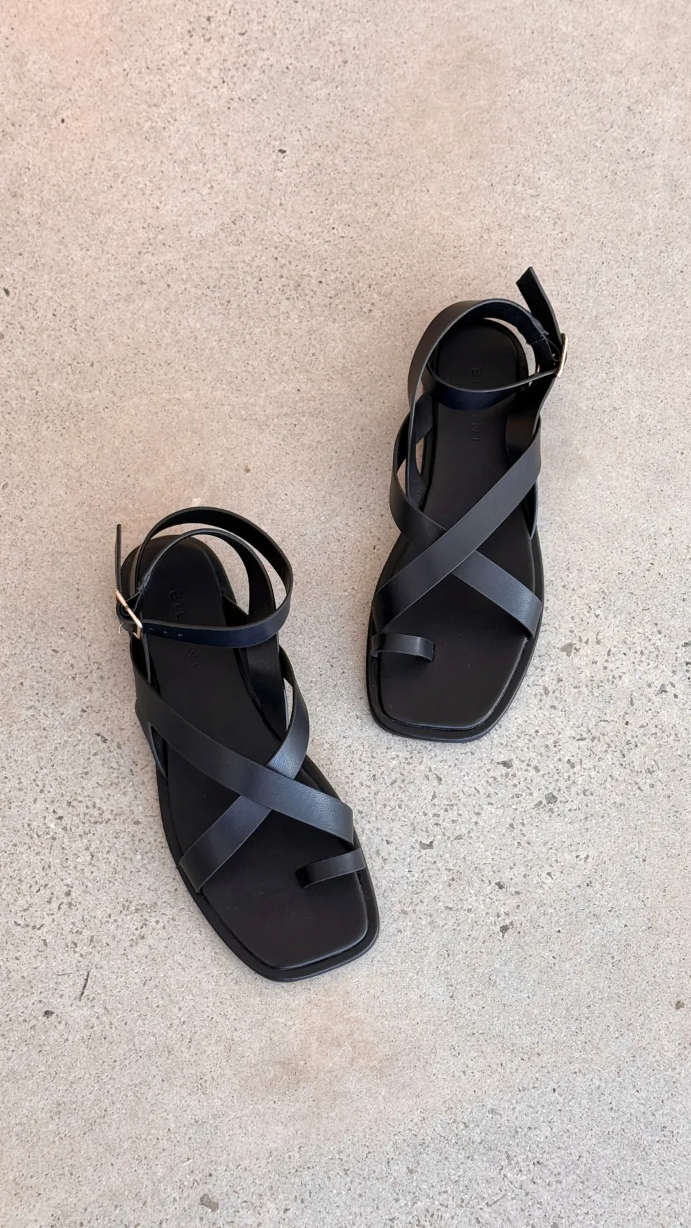 Ushi Sandal - Black